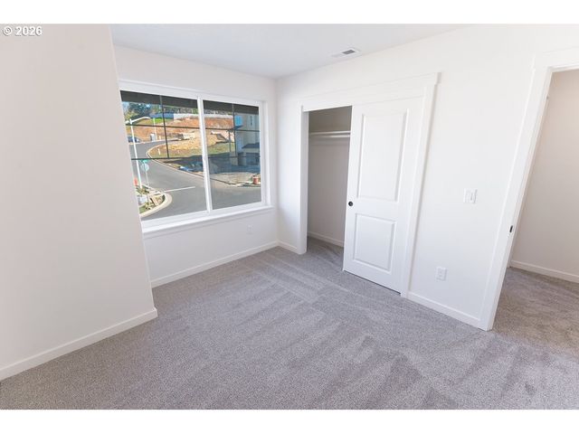 16001 Barlow Trail Ln, Oregon City, OR 97045