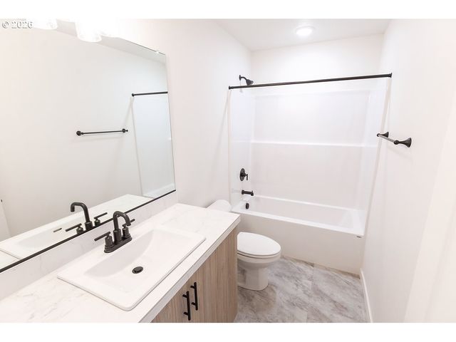 16001 Barlow Trail Ln, Oregon City, OR 97045