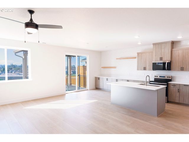 16001 Barlow Trail Ln, Oregon City, OR 97045