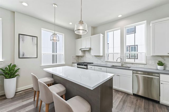 2708 Grand Fountains Drive E, Houston, TX 77054