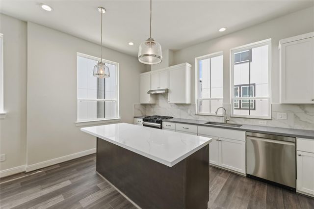 2708 Grand Fountains Drive E, Houston, TX 77054