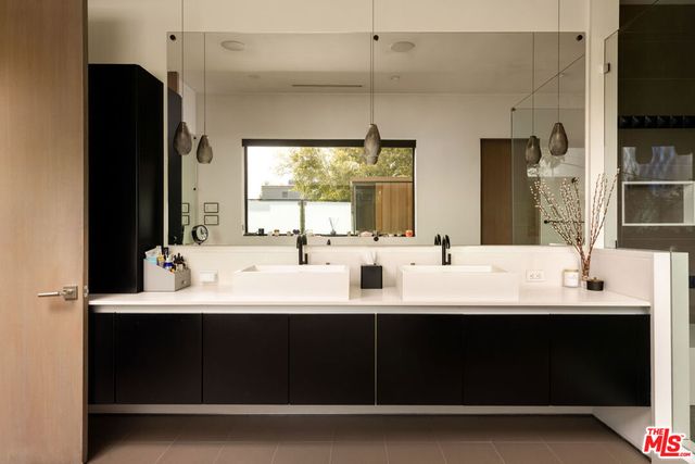 844 N Harper Avenue, Los Angeles, CA 90046