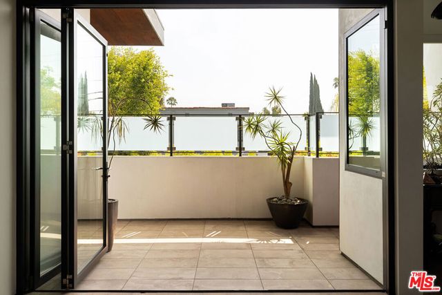 844 N Harper Avenue, Los Angeles, CA 90046