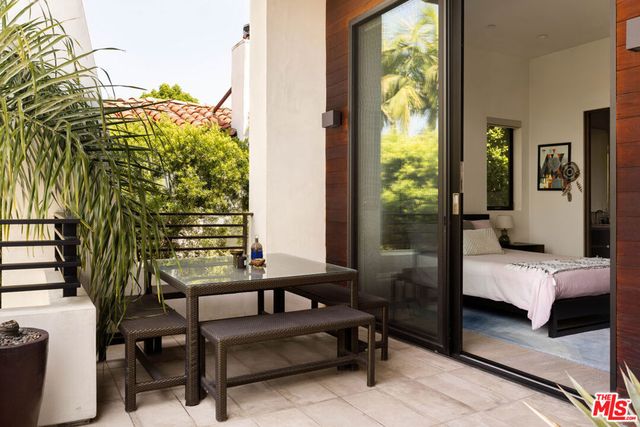 844 N Harper Avenue, Los Angeles, CA 90046