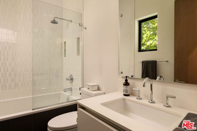 844 N Harper Avenue, Los Angeles, CA 90046