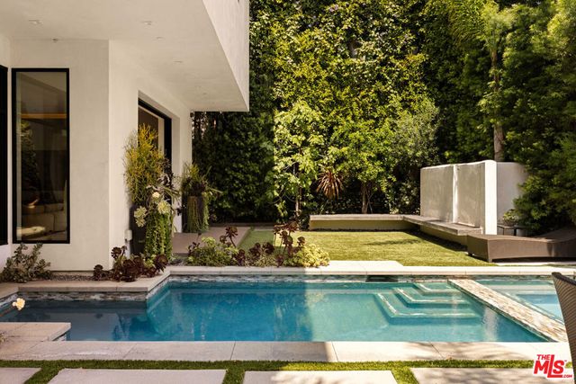 844 N Harper Avenue, Los Angeles, CA 90046