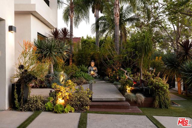 844 N Harper Avenue, Los Angeles, CA 90046