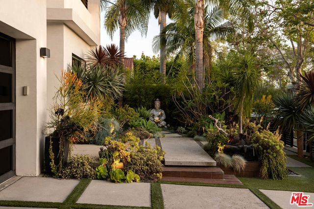 844 N Harper Avenue, Los Angeles, CA 90046