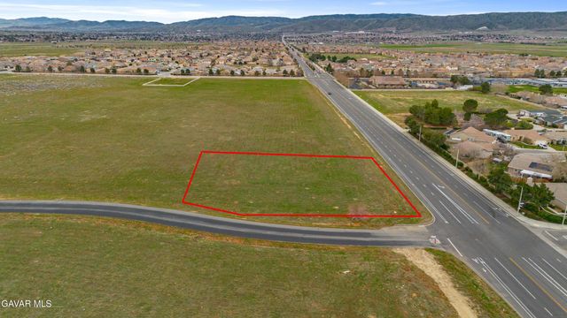 60 W Avenue J-4, Lancaster, CA 93536