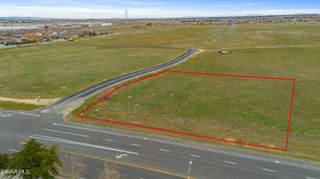 60 W Avenue J-4, Lancaster, CA 93536