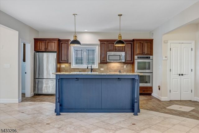58 W Lake Shore Dr, Rockaway Twp., NJ 07866