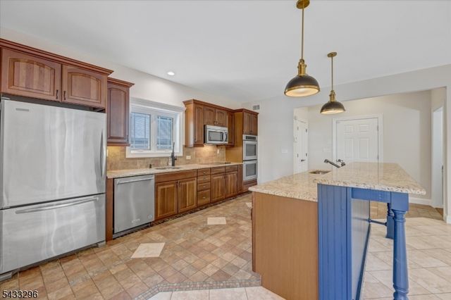 58 W Lake Shore Dr, Rockaway Twp., NJ 07866