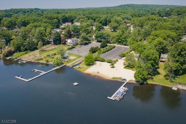58 W Lake Shore Dr, Rockaway Twp., NJ 07866
