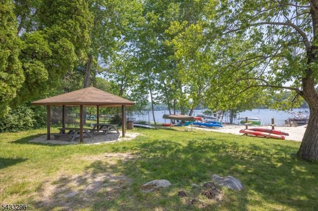 58 W Lake Shore Dr, Rockaway Twp., NJ 07866