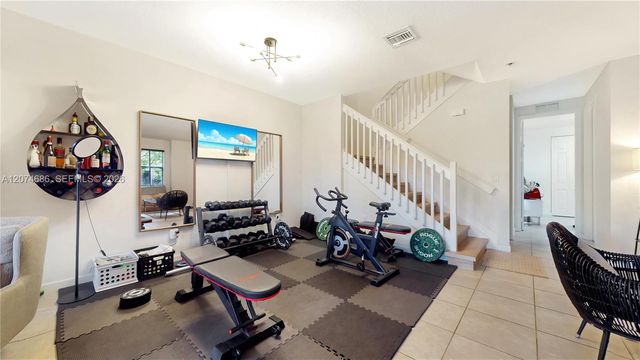 12365 S Village Circle, Davie, FL 33325