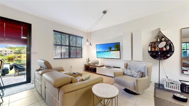 12365 S Village Circle, Davie, FL 33325