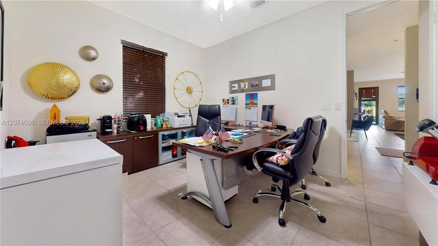 12365 S Village Circle, Davie, FL 33325