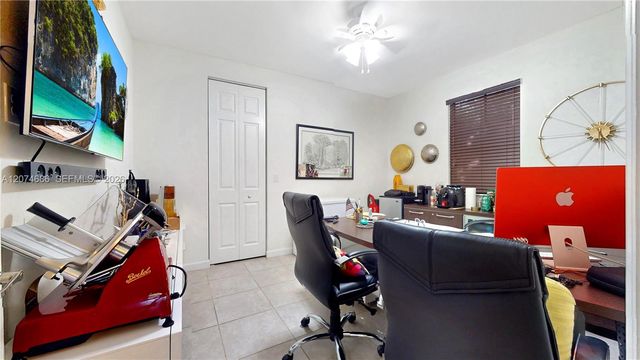 12365 S Village Circle, Davie, FL 33325