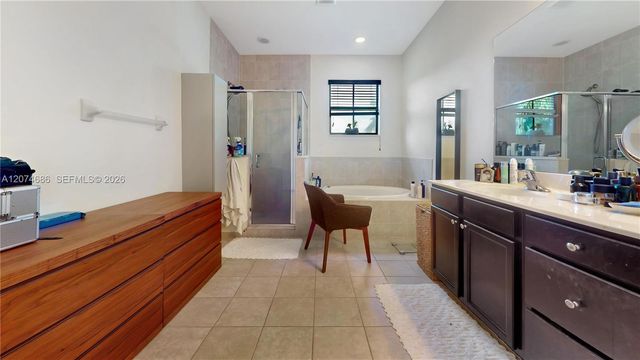 12365 S Village Circle, Davie, FL 33325