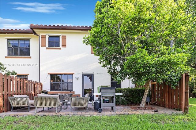 12365 S Village Circle, Davie, FL 33325