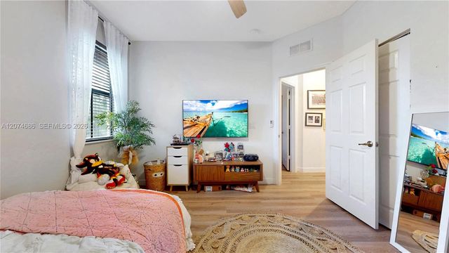 12365 S Village Circle, Davie, FL 33325