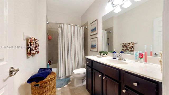 12365 S Village Circle, Davie, FL 33325