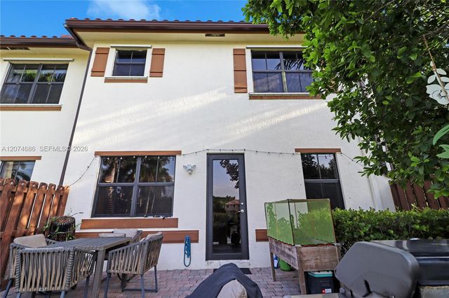 12365 S Village Circle, Davie, FL 33325