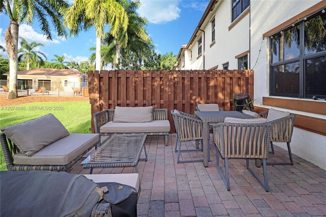 12365 S Village Circle, Davie, FL 33325