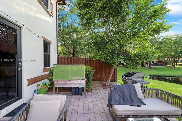 12365 S Village Circle, Davie, FL 33325