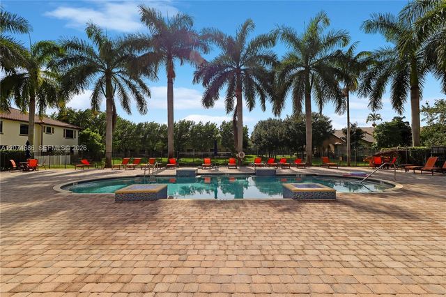 12365 S Village Circle, Davie, FL 33325