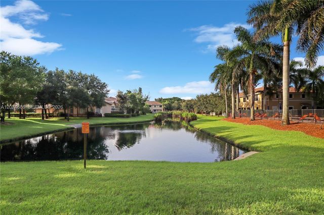 12365 S Village Circle, Davie, FL 33325