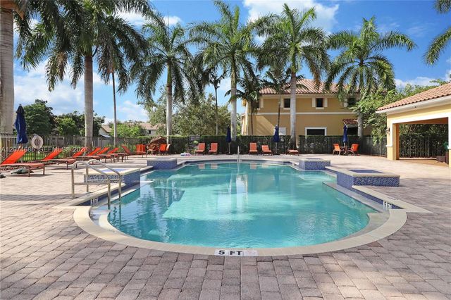 12365 S Village Circle, Davie, FL 33325