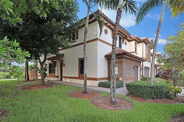 12365 S Village Circle, Davie, FL 33325