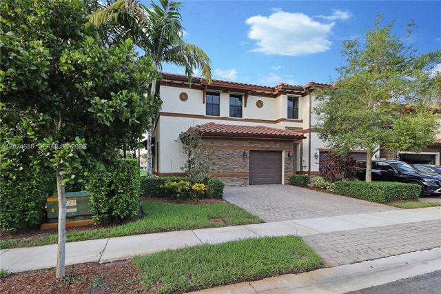 12365 S Village Circle, Davie, FL 33325