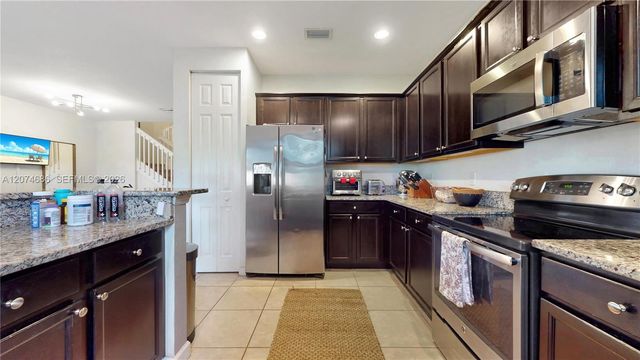 12365 S Village Circle, Davie, FL 33325