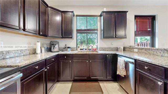 12365 S Village Circle, Davie, FL 33325