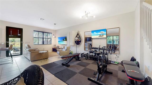 12365 S Village Circle, Davie, FL 33325