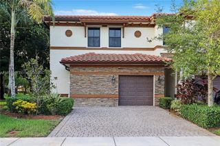 12365 S Village Circle, Davie, FL 33325