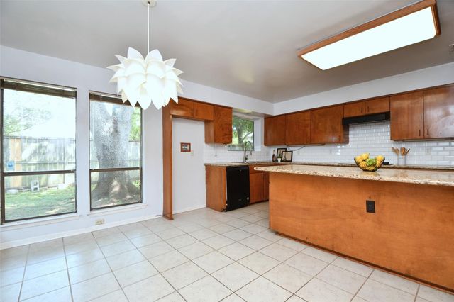 7718 Moondance Lane, Houston, TX 77071