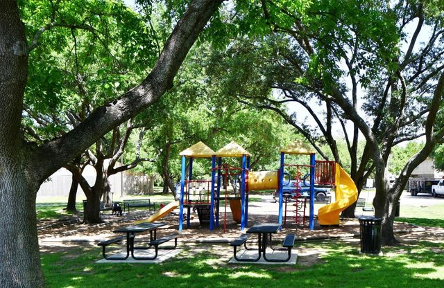 7718 Moondance Lane, Houston, TX 77071