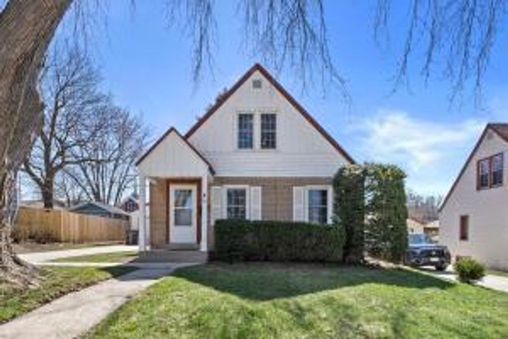 113 Coolidge AVENUE, Waukesha, WI 53186