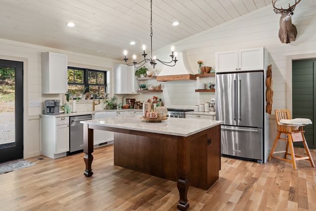 21136 Joe Brown Hwy, Murphy, NC 28906