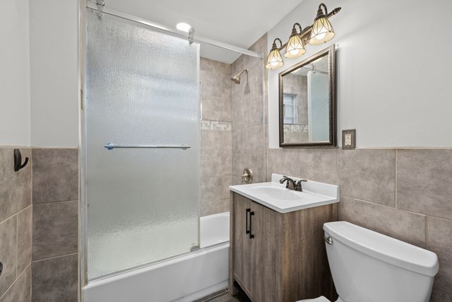 6130 S Narragansett Avenue, Chicago, IL 60638