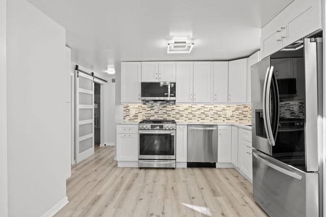6130 S Narragansett Avenue, Chicago, IL 60638