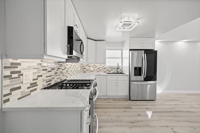 6130 S Narragansett Avenue, Chicago, IL 60638