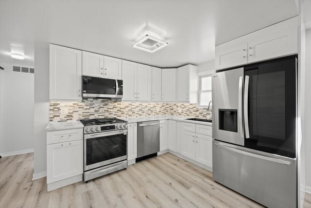 6130 S Narragansett Avenue, Chicago, IL 60638