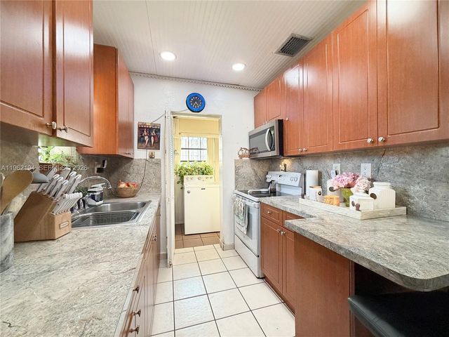 8891 SW 28th Street, Miami, FL 33165