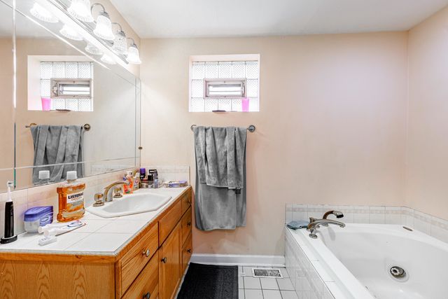 8009 S Kolin Avenue, Chicago, IL 60652