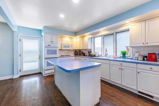 8009 S Kolin Avenue, Chicago, IL 60652