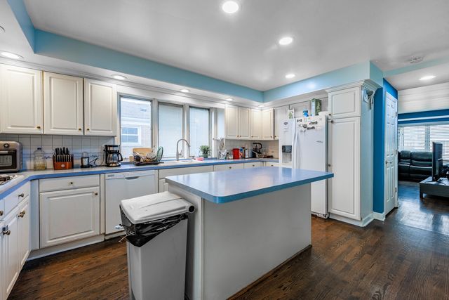 8009 S Kolin Avenue, Chicago, IL 60652